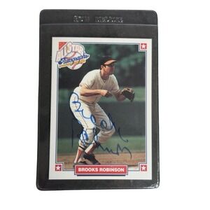 Brooks Robinson Autographed Baseball Card 1983 MLB Baseball Players Alumni
